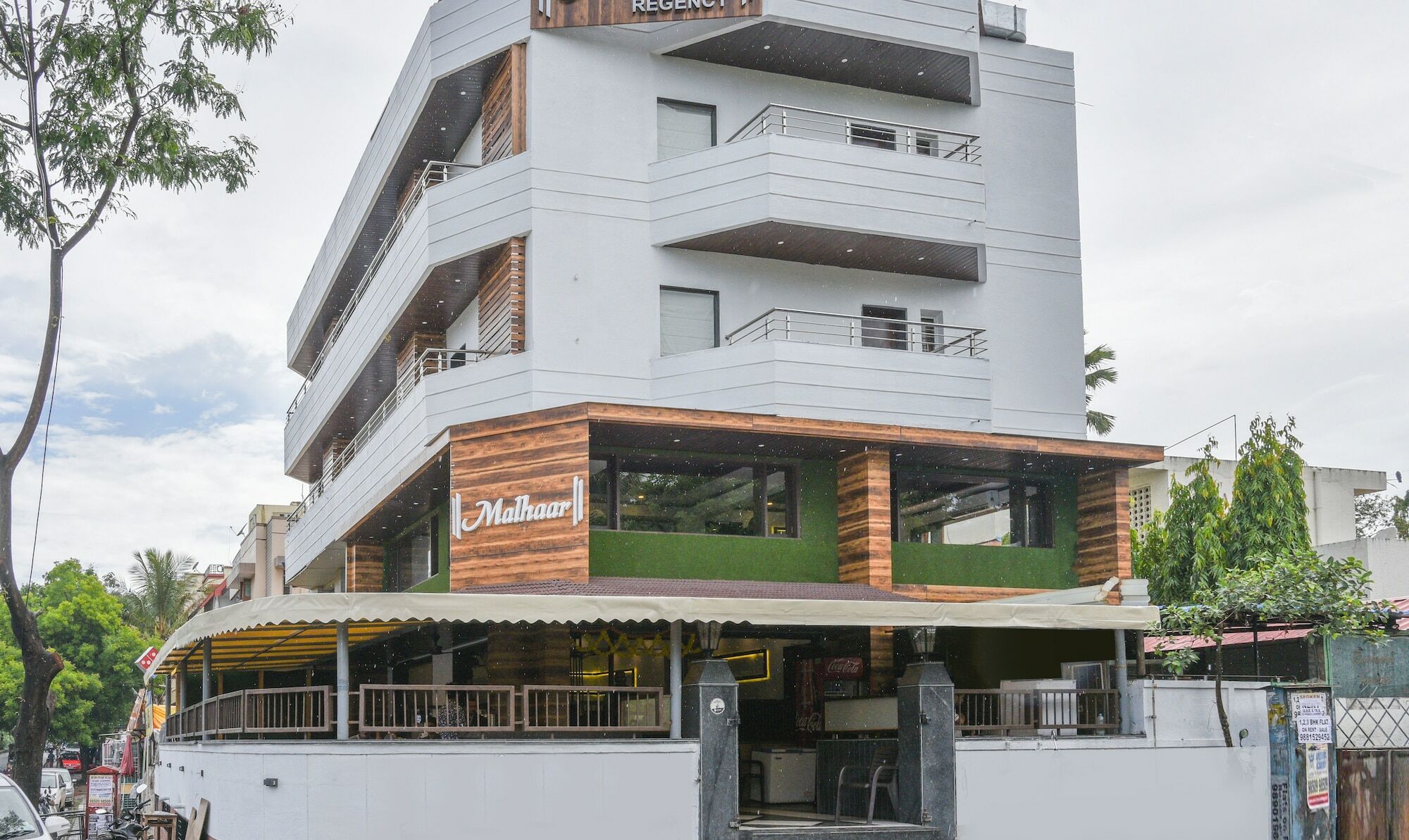 ホテル Treebo Malhaar Regency Chinchvad エクステリア 写真