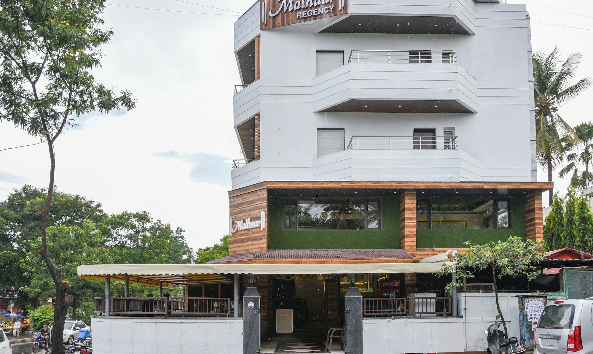 ホテル Treebo Malhaar Regency Chinchvad エクステリア 写真